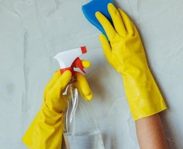 Fugi w łazience jak nowe: 7 domowych sposobów bez ostrej chemii
