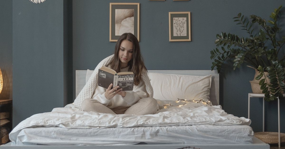 Przytulny azyl na wyciągnięcie ręki: hygge w sypialni krok po kroku