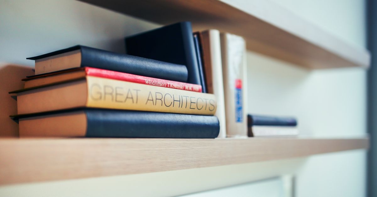 Mini przestrzeń, maxi księgozbiór: sprytne sposoby na domową biblioteczkę w małym pokoju